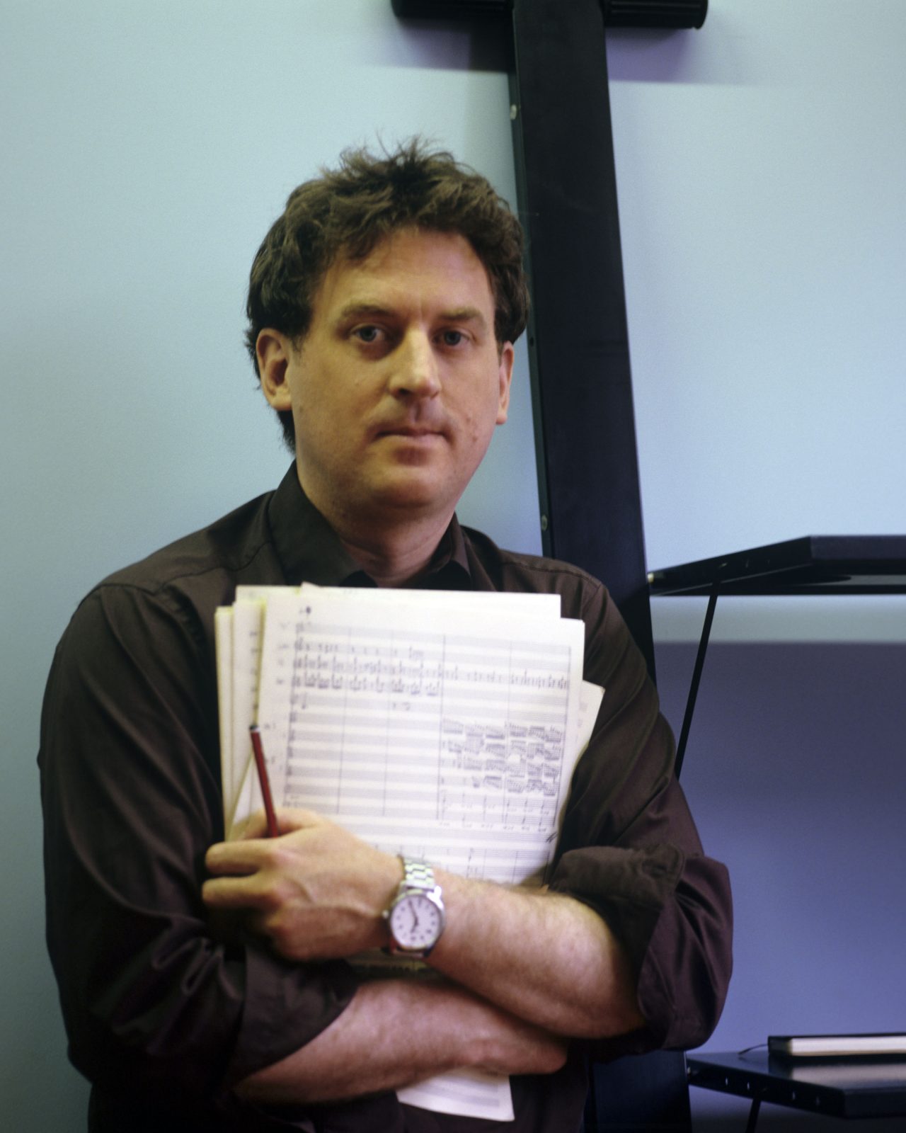Componist Richard Ayres tekent voor de dierenopera ''The cricket recovers''. Foto Hanya Chlala