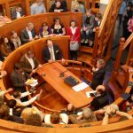 Red een museum: zorg dat je vrienden maakt Sprekers-in-het-Anatomisch-Theater-van-Museum-Boerhaave-tijdens-Meet-Eat