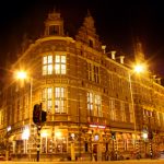 Fitzroy moet iets goed doen. Anders zit je niet op zo'n kantoor.