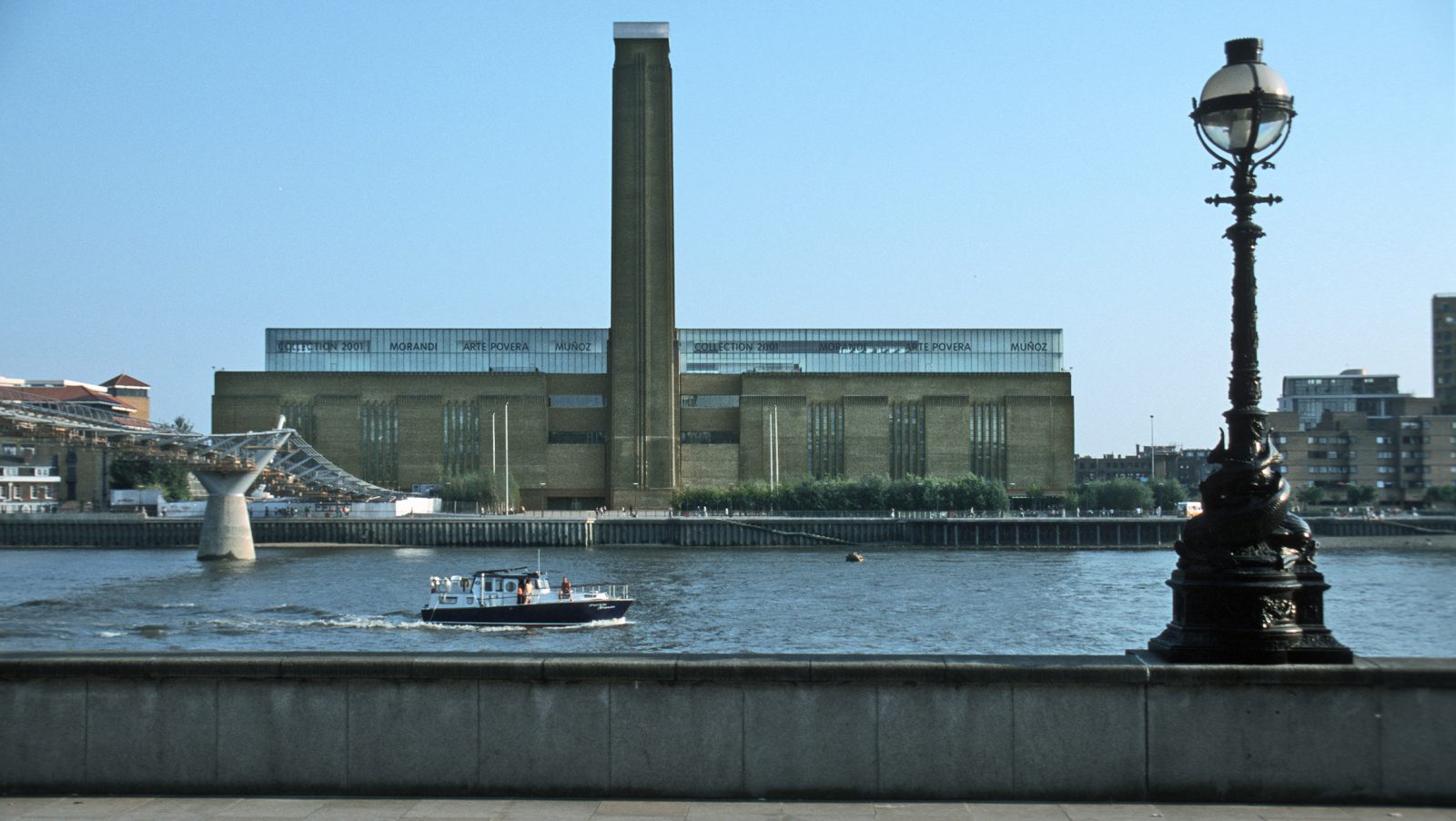 Het tate Modern in Londen heeft 100.000 leden Tate London heeft 100.000 leden. Gelukkig niet allemaal actief