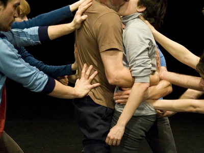 Aitana Cordero, Three ways to master a kiss. Foto: Maya Wilsens