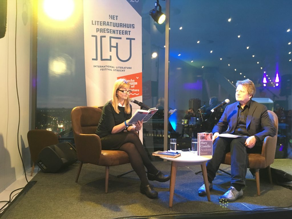 Mary Costello en interviewer Hans Bouman
