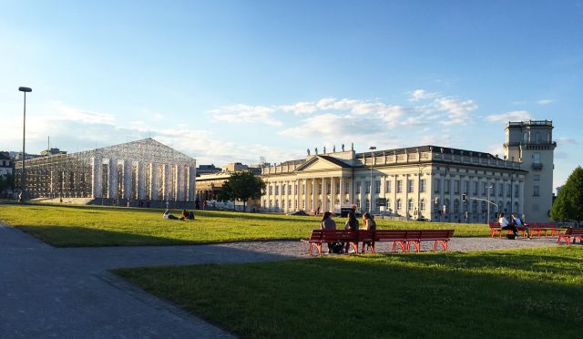 Marta Minujin, Parthenon-of-books-Friedrichsplatz-Kassel-2017 Marta-Minujin-Parthenon-of-books-Friedrichsplatz-Kassel-2017